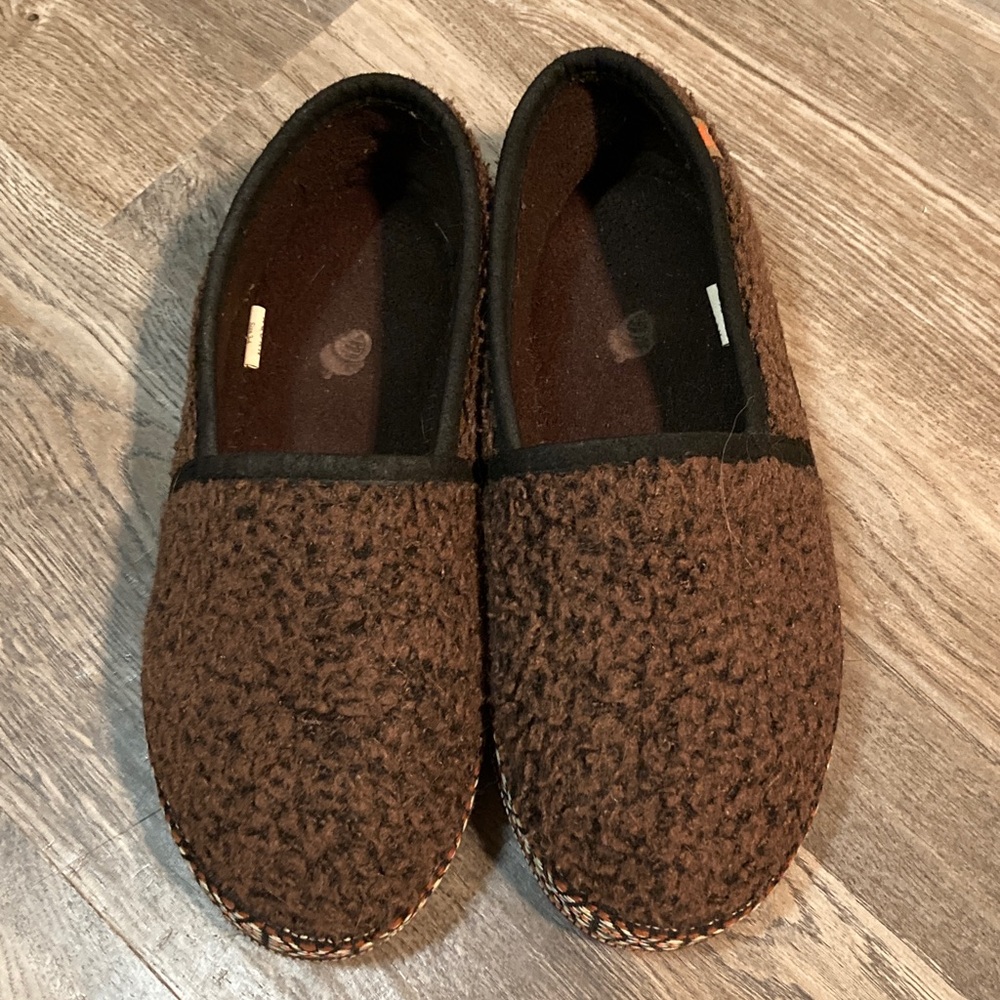 Acorn Kids Brown Sherpa Slippers